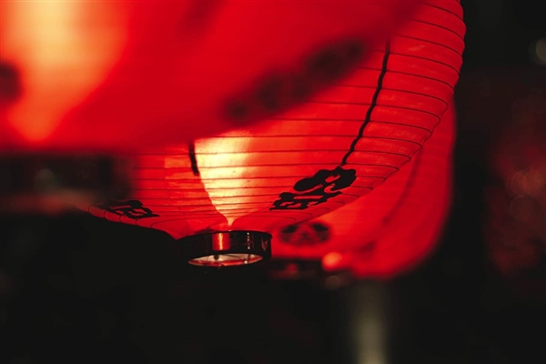 電商平臺(tái)熱搜第一！央視春晚章若楠同款毛衣十分鐘售罄