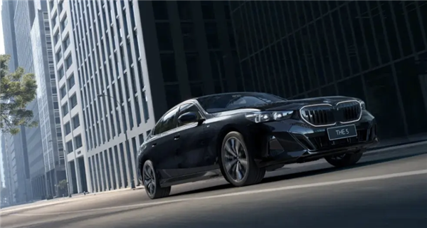 不加長還香嗎！寶馬5系530i官圖發(fā)布 即將亮相成都車展