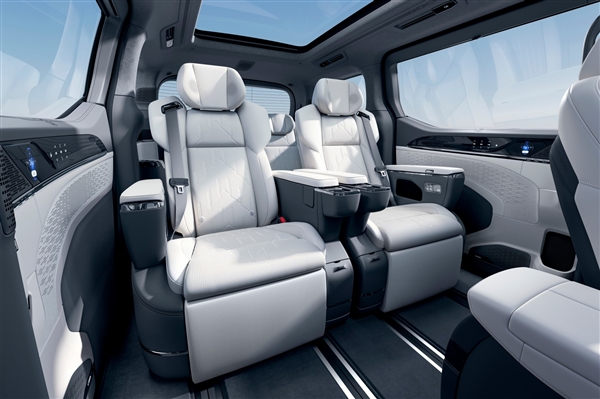 北京到香港連開4天！全新極氪009超長續(xù)航直播：一塊電池跑了803公里