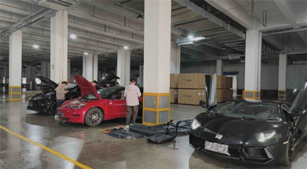 曝雅迪技術(shù)人員拆解蘭博基尼、特斯拉汽車 網(wǎng)友：雅迪要造車了嗎