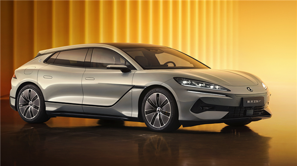 比亞迪騰勢Z9 GT全球首創(chuàng)高速爆胎穩(wěn)定控制：140km/h爆胎不跑偏