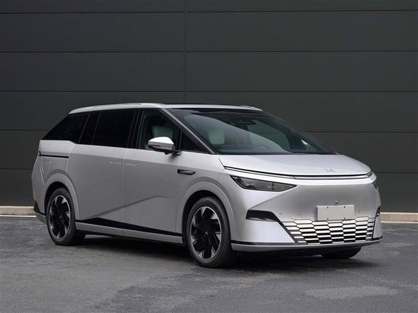 全球唯一標配后輪轉(zhuǎn)向MPV！小鵬首款MPV 小鵬X9實車體驗