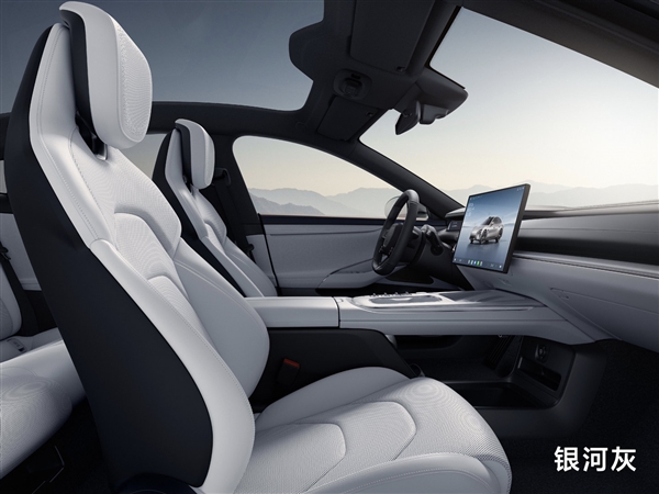 小米SU7內(nèi)飾高清圖公布！堅(jiān)持保留物理按鍵 二排空間超寶馬5系