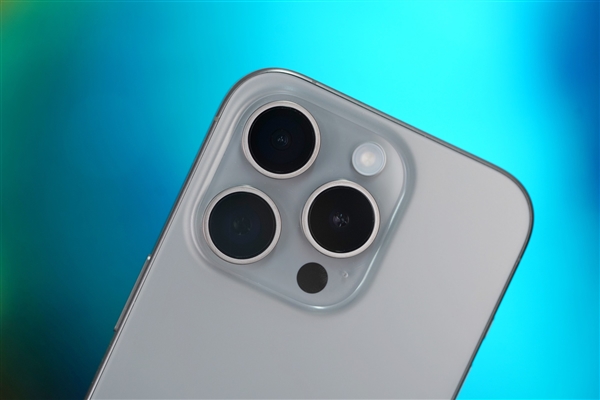 蘋果警告：睡覺時切勿將iPhone放枕頭、身體下充電