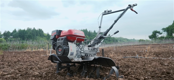 單缸四沖程還配變速箱！本田FDQ700輕型手扶拖拉機中國上市