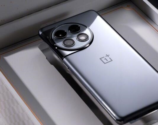 3599元 一加Ace2 Pro原神派蒙主題禮盒開售：定制主題、充電器