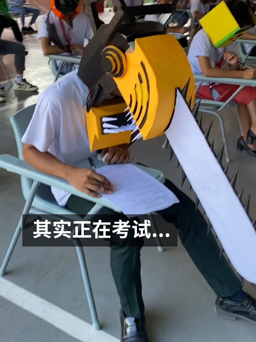 最強(qiáng)防作弊系統(tǒng)！菲律賓學(xué)生自制反作弊帽 二次元濃度過高了