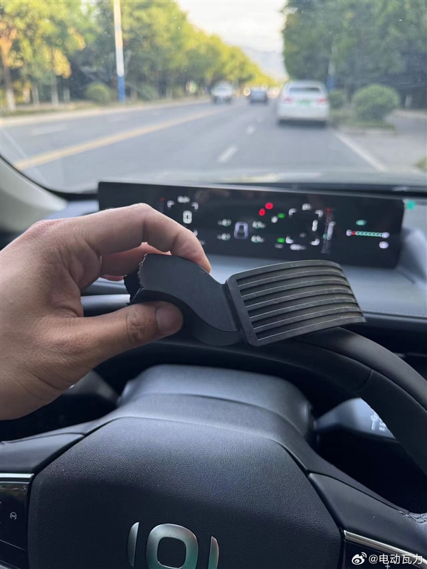 蔚來車主踩斷加速踏板 官方回應(yīng)：車輛曾發(fā)生嚴(yán)重碰撞事故