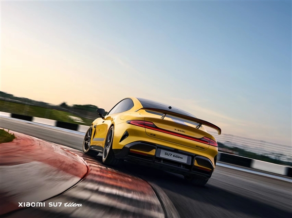 運(yùn)動(dòng)感拉滿！小米SU7 Ultra官方美圖：U形風(fēng)刀、碳纖維大尾翼