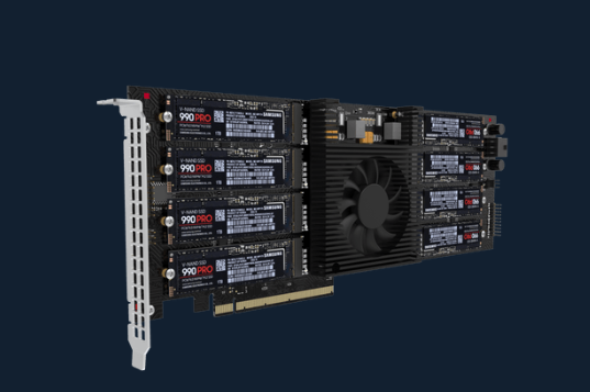 1.3萬的一塊卡能插16塊SSD 容量128TB！身材很苗條