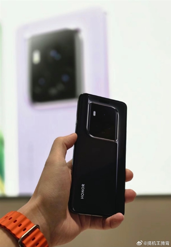 榮耀Magic6至臻版真機上手：圓角矩形后攝獨一無二 辨識度拉滿