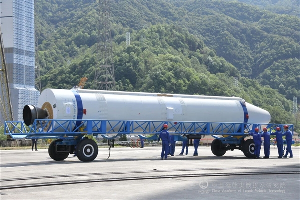 長三乙火箭發(fā)射智慧天網一號01星：我國首顆中軌寬帶通信衛(wèi)星