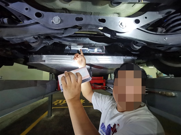 又是iPhone！男子改裝車底盤藏829臺(tái)手機(jī)進(jìn)境被查