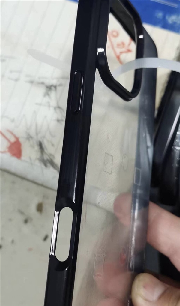 iPhone 16 Pro保護(hù)殼曝光：獨(dú)立拍照按鍵開孔長這樣