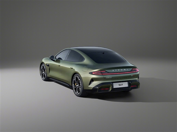 小米汽車SU7海灣藍(lán)/橄欖綠/雅灰實(shí)拍圖對(duì)比！你最喜歡哪一款