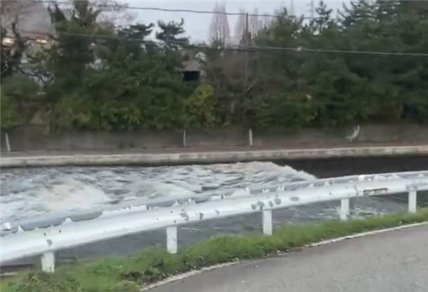 日本7.4級強(qiáng)震后第一波海嘯襲來 呼吁民眾立刻撤離(圖1) 日本7.4級強(qiáng)震后第一波海嘯襲來 呼吁民眾立刻撤離