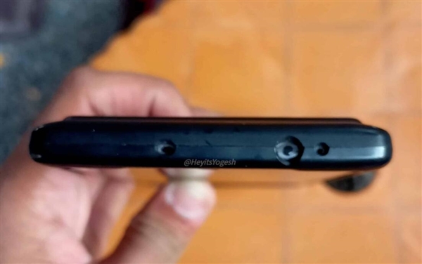 一加11R外觀泄露：雙曲面屏、后置三攝