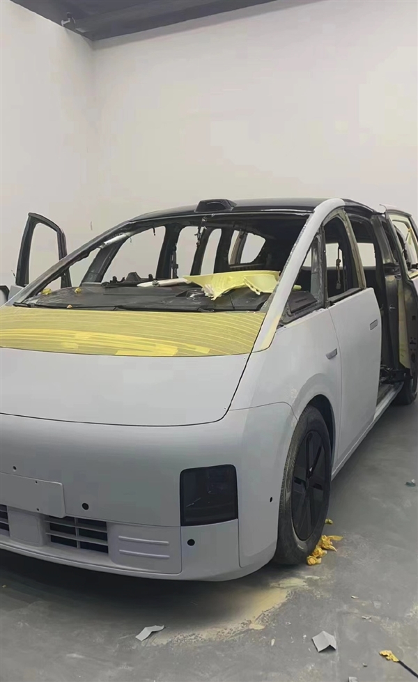 李想放言“50萬(wàn)以上所有乘用車(chē)銷(xiāo)量第一” ！純電MPV理想MEGA遭泄密