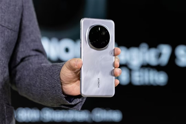 榮耀Magic7 Pro明天首銷：榮耀最強AI旗艦 5699元起