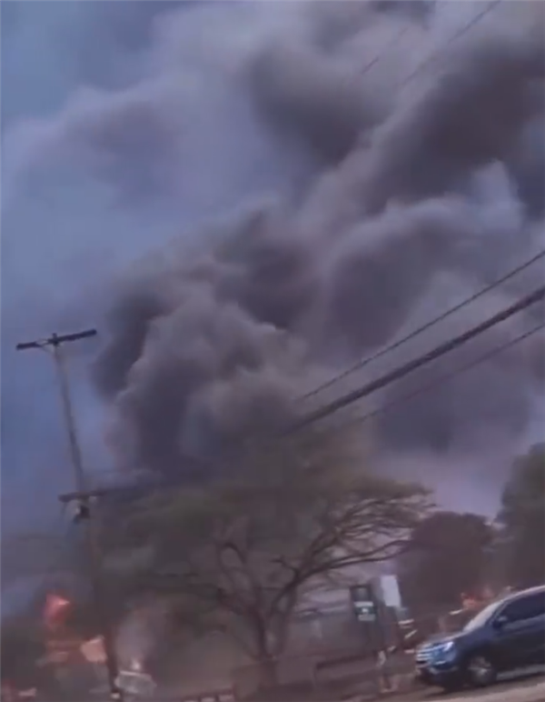 美國(guó)夏威夷多地野火蔓延仿佛世界末日 民眾跳海避難:至少6人死亡(圖5) 美國(guó)夏威夷多地野火蔓延仿佛世界末日 民眾跳海避難:至少6人死亡