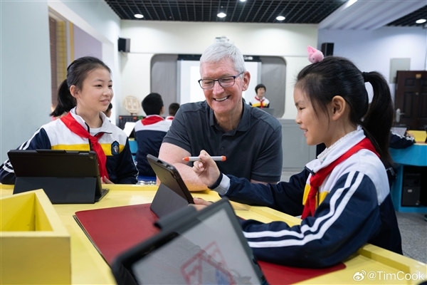 年內(nèi)第二次到訪中國(guó)！工信部部長(zhǎng)會(huì)見蘋果CEO庫(kù)克：將豐富開發(fā)者生態(tài)