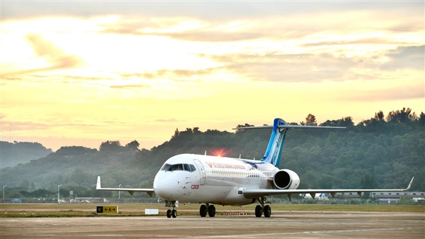 國(guó)產(chǎn)飛機(jī)ARJ21正式改名！C909、C919、C929組成三劍客