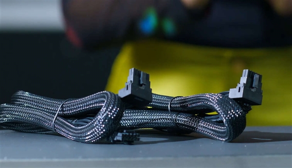 酷冷至尊新電源：2800W能帶四塊RTX4090！1100W不要風(fēng)扇