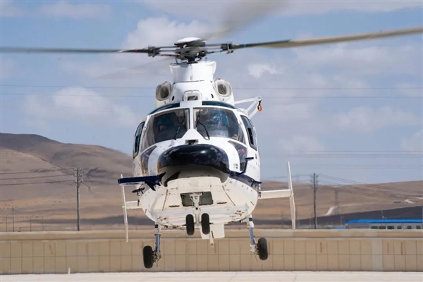 成功挑戰(zhàn)世界屋脊！中國兩型自主直升機飛上青藏高原