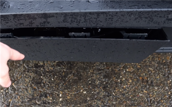 馬斯克沒說大話！特斯拉Cybertruck車主實(shí)測(cè)：能當(dāng)船開