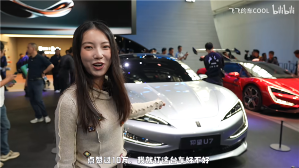 勞斯萊斯不高傲了！去年把美女車主拒之門外 今年車展態(tài)度大變