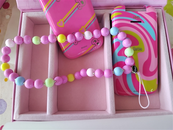 919元！HMD Barbie芭比聯(lián)名翻蓋機(jī)發(fā)布：粉色機(jī)身少女心爆棚