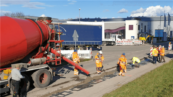 汽車邊跑邊充電！美國首條無線充電公路投入試用