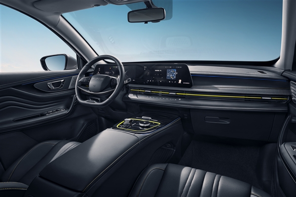 13.99萬起 奇瑞星途追風400T上市：金色四出排氣耀眼