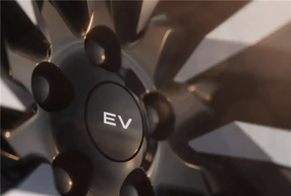 猜賣多少錢！路虎攬勝EV官圖發(fā)布 ：繼續(xù)沿用燃油版造型