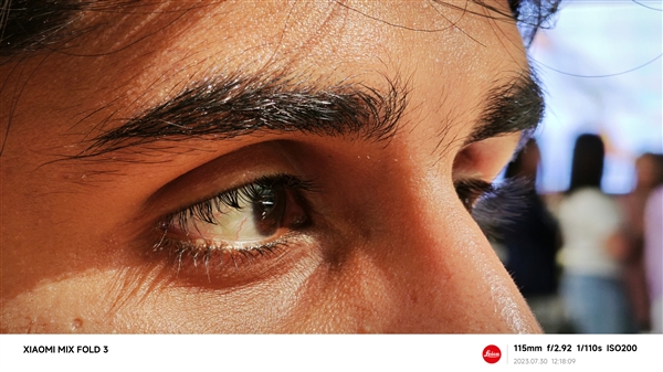 友商壓力大了！小米MIX Fold 3實(shí)拍出爐：徠卡雙長(zhǎng)焦太猛 媲美單反