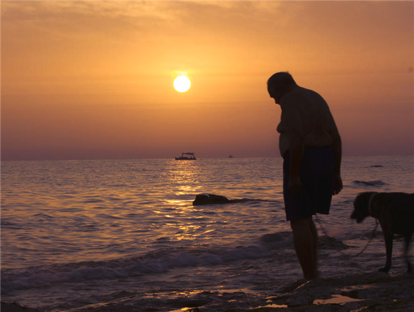 114歲！世界年齡最大男子去世 長壽秘籍是每天一杯烈酒