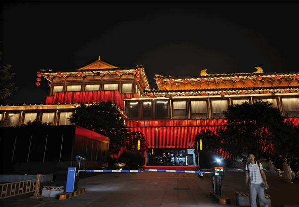 西安大唐不夜城半年僅賺23.53萬(wàn)元 業(yè)內(nèi)人士：免費(fèi)項(xiàng)目太多