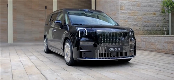 MPV中的“勞斯萊斯”！極氪009光輝亮相 