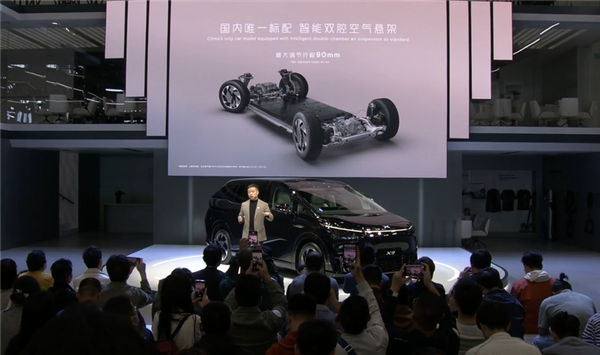 38.8萬起 小鵬X9開售：全球唯一標(biāo)準(zhǔn)后輪轉(zhuǎn)向、空懸MPV