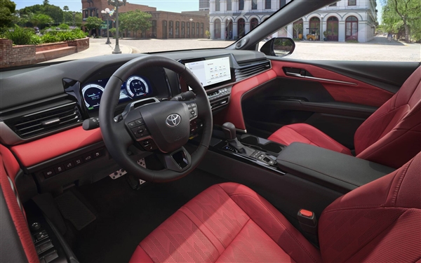 徹底砍掉純油版！豐田全新凱美瑞首發(fā)：全系混動(dòng)