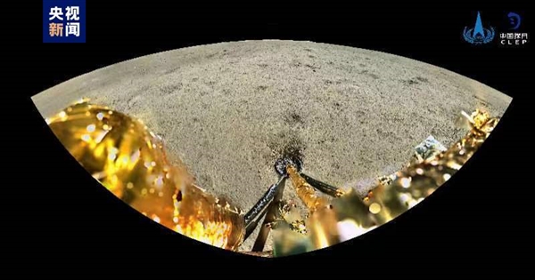 嫦娥六號(hào)拍的月球背面照片來(lái)了：月面紋理清晰可見(jiàn) 隕石坑遍布