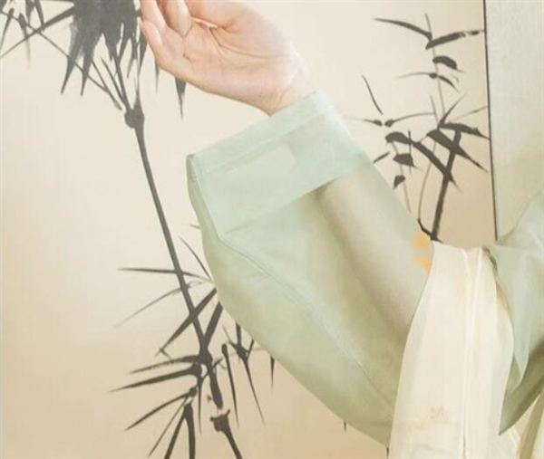 第一批過(guò)五一的人把漢服店擠爆了：穿漢服成了年輕人的生活態(tài)度