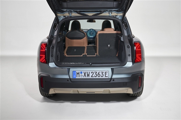 寶馬展示新一代純電Mini