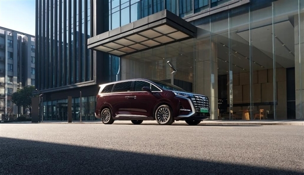 能否取代埃爾法！騰勢D9登陸香港：意向售價66.8萬港幣起