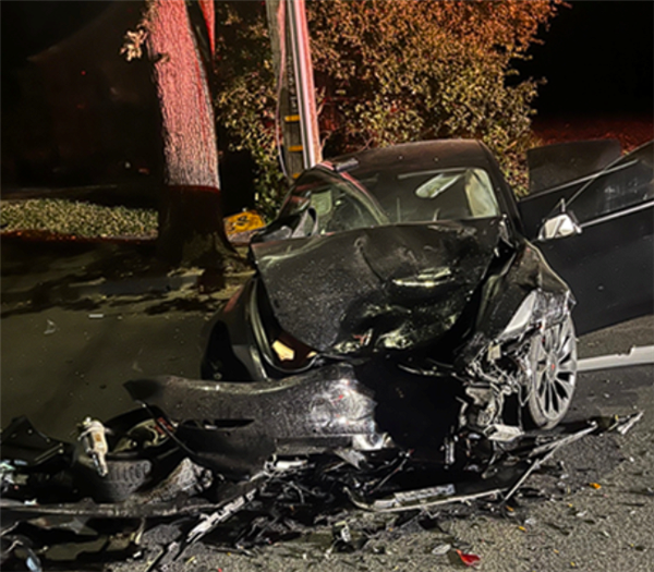 美國熊孩子偷開父母特斯拉帶朋友兜風致嚴重事故：車輛接近報廢