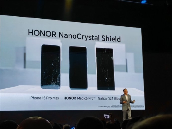 撞碎蘋果三星！榮耀Magic6 Pro搭載巨犀玻璃亮相MWC 2024：全場景10倍抗摔