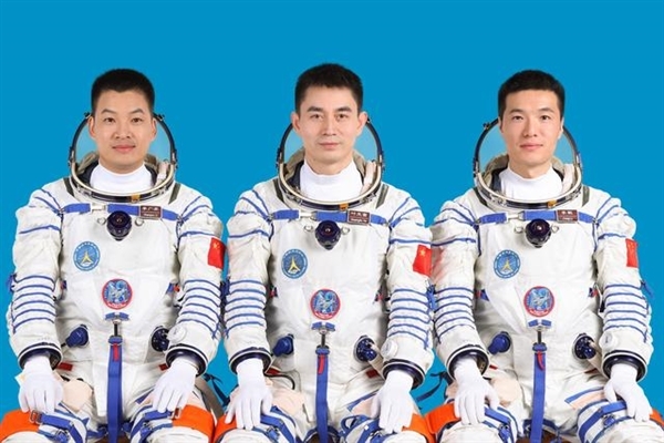 排面！汽車博主韓路：我自駕去接神舟十八號航天員