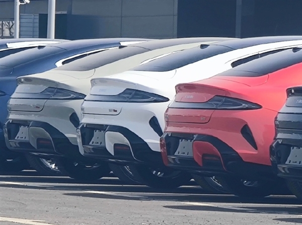 3月28日上市！小米汽車SU7新配色曝光：深紫、奶油藍(lán)顏值爆表