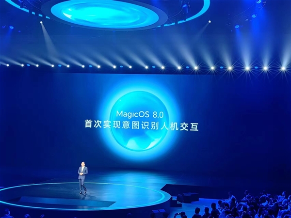 榮耀MagicOS 8.0行業(yè)首次實(shí)現(xiàn)意圖識別人機(jī)交互：操作比人快10倍
