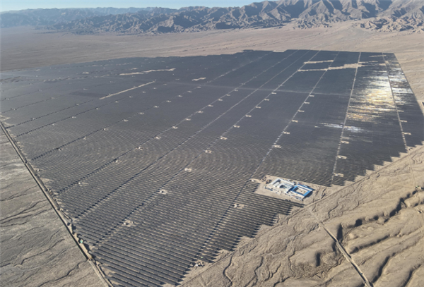 國內(nèi)單體規(guī)模最大！德令哈塔式光熱項目吸熱塔及主廠房封頂